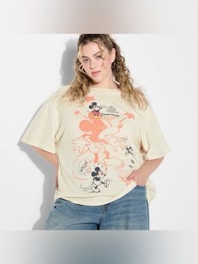 NWT Women’s XXL Mickey Scribble Oversized T-Shirt in Cream